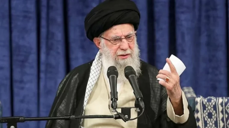 ইরান কখনোই যুক্তরাষ্ট্রের কাছে মাথানত করবে না: খামেনি