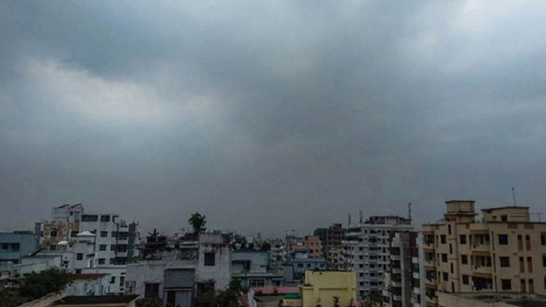 সারাদেশে বৃষ্টির আভাস, বাড়বে দিনের তাপমাত্রা