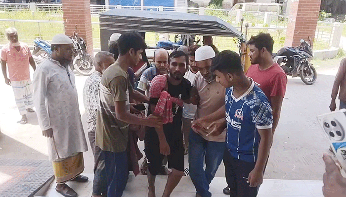 শিবচরে দুই ইট ব্যবসায়ীকে কুপিয়ে জখম, একজনকে ঢাকায় প্রেরণ