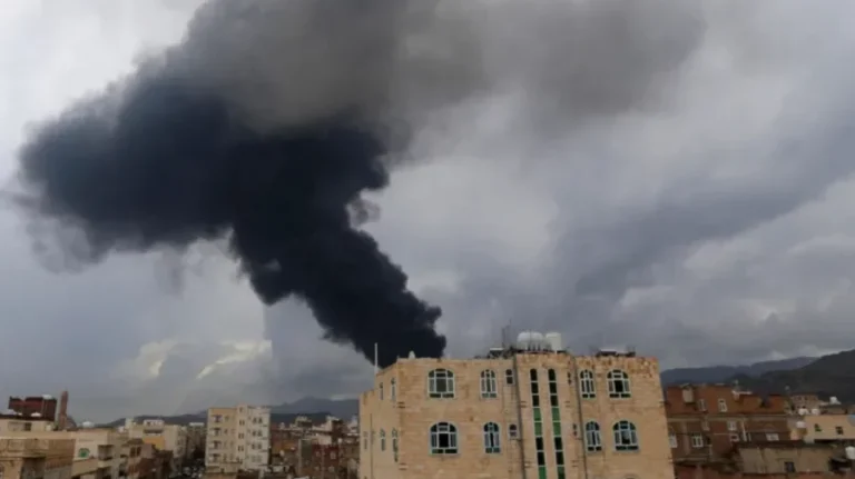 ক্লাস্টার বোমার অভিযোগে হুতি ঘাঁটিতে ইসরায়েলের বিমান হামলা