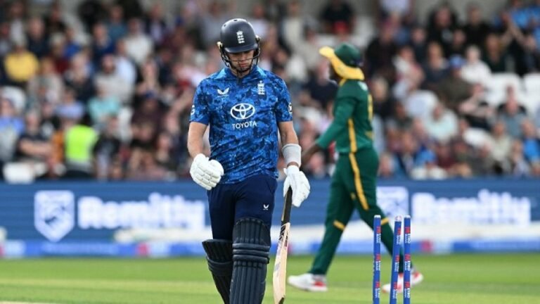 অবিশ্বাস্য ধস ইংল্যান্ডের, সহজে ম্যাচ জিতলো প্রোটিয়ারা