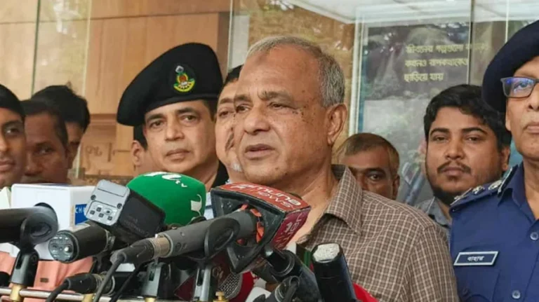 নেতাদের তেল দিয়েন না: পুলিশের উদ্দেশ্যে স্বরাষ্ট্র উপদেষ্টা