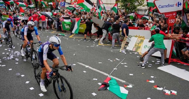 স্পেনে ফিলিস্তিনপন্থি বিক্ষোভের মুখে জার্সি থেকে ‘ইসরায়েল’ নাম সরাল সাইক্লিং দল