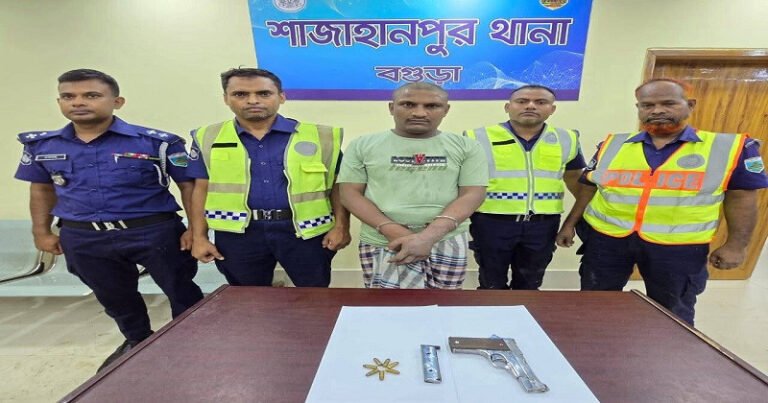 শাজাহানপুরে পিস্তল ঠেকিয়ে ট্রাক ডাকাতি, এক ডাকাত গ্রেফতার