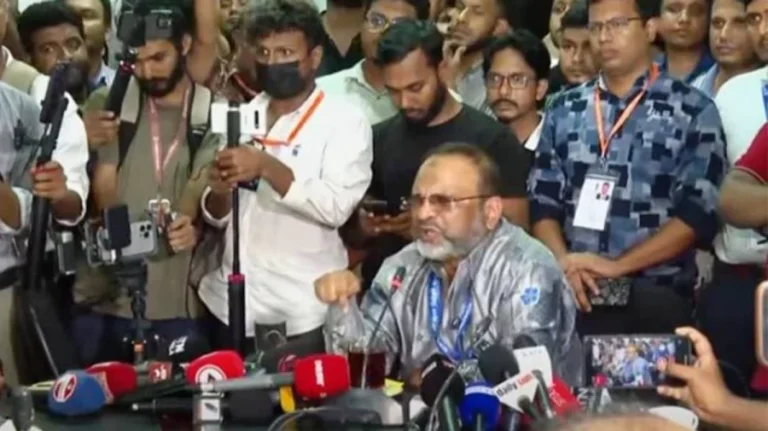 আমি কোনো দলের নই, কখনো রাজনীতি করিনি: ঢাবি উপাচার্য