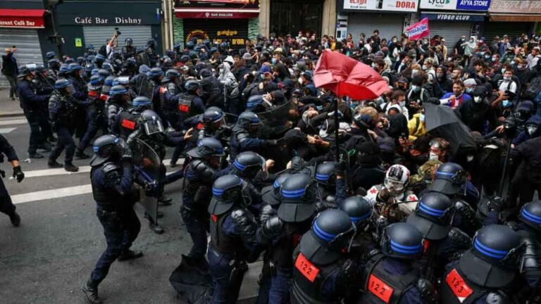 সরকারবিরোধী বিক্ষোভে এবার উত্তাল ফ্রান্স