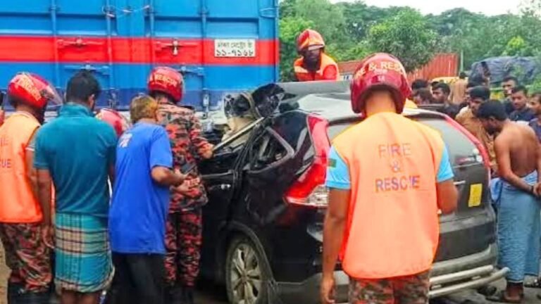 মিরসরাইয়ে সড়ক দুর্ঘটনা: বাবা-মেয়ের মৃত্যু, আহত ৪