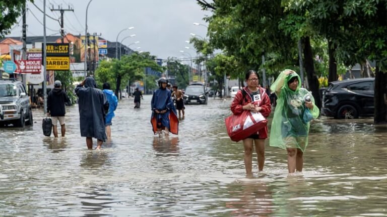 ইন্দোনেশিয়ার বালিতে ভয়াবহ বন্যা: নিহত ১৪, জরুরি অবস্থা জারি