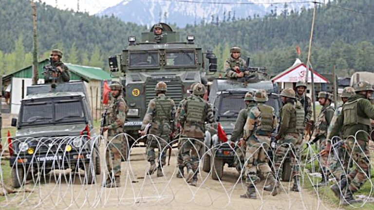 পাকিস্তানে জঙ্গি হামলায় ১২ সৈন্য নিহত