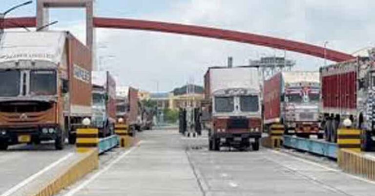 বিশ্বকর্মা পূজা উপলক্ষ্য বেনাপোল-পেট্রাপোল বন্দর দিয়ে আমদানি-রপ্তানি বন্ধ বুধবার