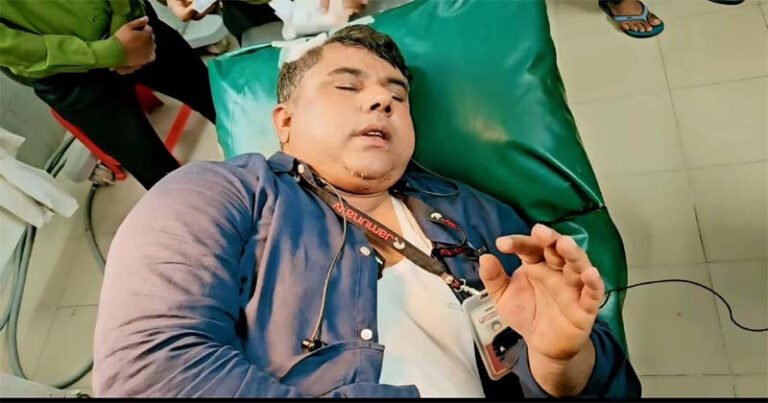 নরসিংদীতে সংবাদ সংগ্রহ করতে গিয়ে সন্ত্রাসীদের হামলায় আহত যমুনা টিভির সাংবাদিক