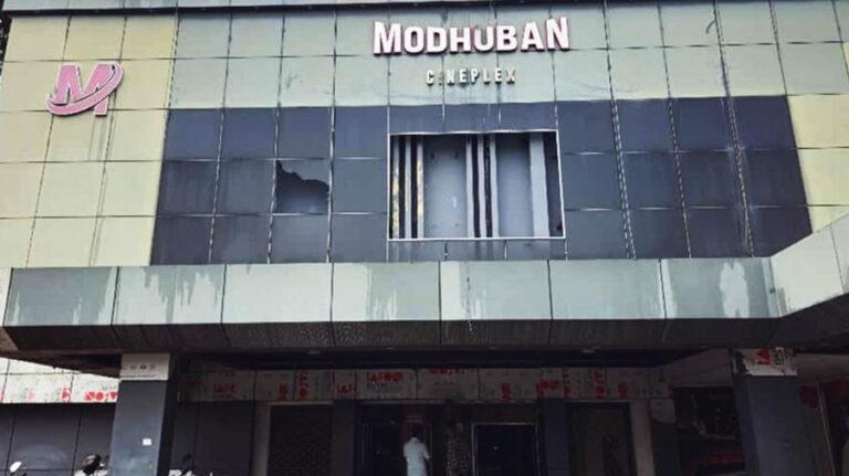 লোকসানে বন্ধ হলো বগুড়ার মধুবন সিনেপ্লেক্স, মালিকের অপেক্ষা ‘নির্বাচিত সরকারের’