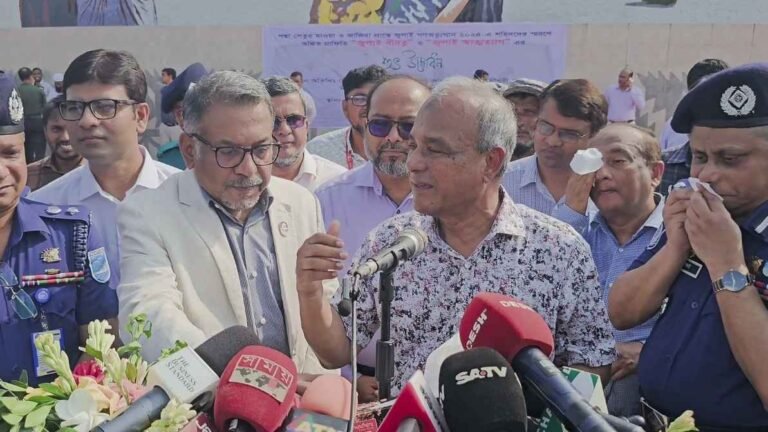 মুন্সিগঞ্জে ‘জুলাই বীরত্ব’ ও ‘জুলাই আত্মত্যাগ’ গ্রাফিতির উদ্বোধন