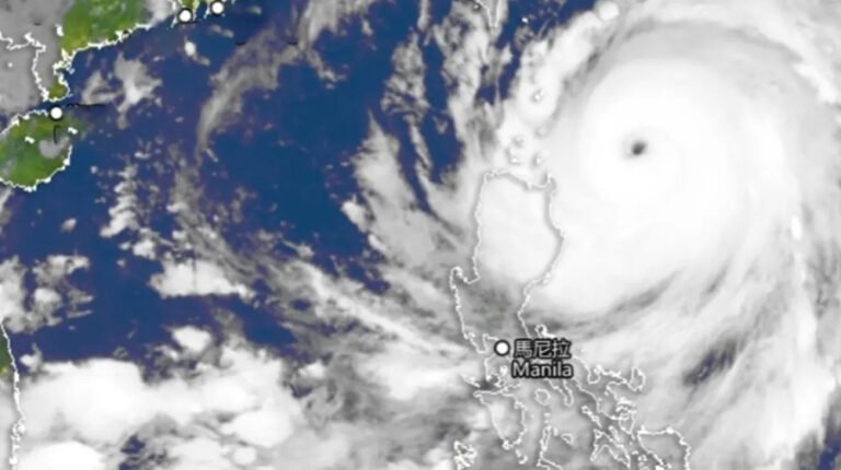 ধেয়ে আসছে সুপার টাইফুন ‘রাগাসা’, হংকংয়ে বিমানবন্দর-স্কুল বন্ধ ঘোষণা