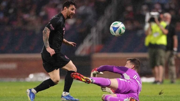 মেসির জোড়া গোল, প্লে-অফে মায়ামি