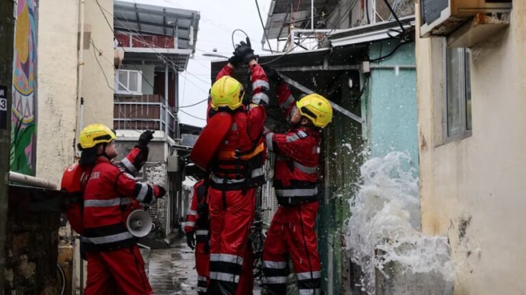 সুপার টাইফুন রাগাসার তাণ্ডব শেষে স্বাভাবিক হচ্ছে হংকং