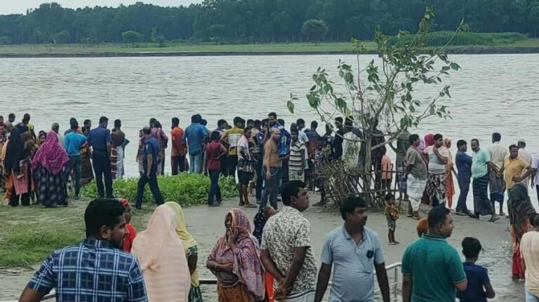 রাজশাহীর গোদাগাড়ীতে নৌকাডুবিতে একজনের মৃত্যু, নিখোঁজ দু’জন