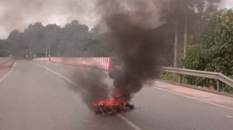খাগড়াছড়িতে ১৪৪ ধারা জারি, অবরোধে ভাঙচুর ও সংঘর্ষ
