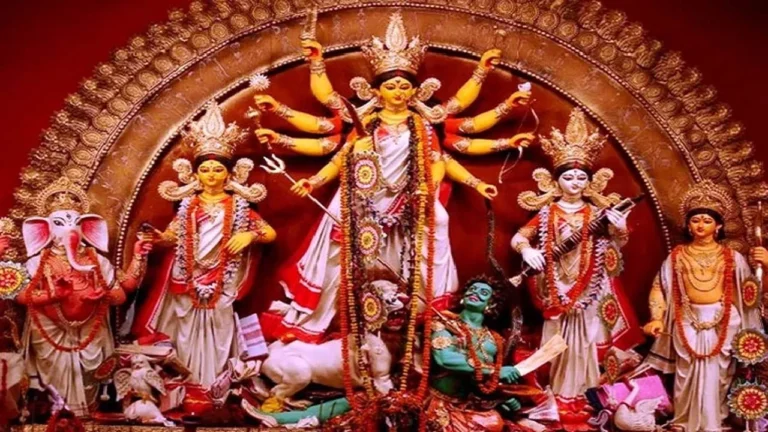 মহা ষষ্ঠীর মধ্যদিয়ে শুরু শারদীয় দুর্গোৎসব