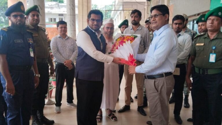 ভারতের ডেপুটি হাইকমিশনার ও দ্বিতীয় সেক্রেটারির বেনাপোল স্থলবন্দর পরিদর্শন