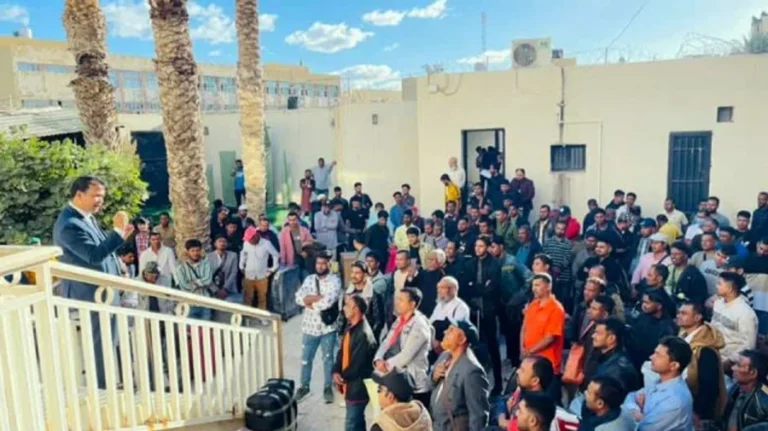 লিবিয়া থেকে দেশে ফিরলেন ৩০৯ বাংলাদেশি