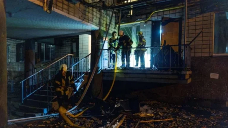 রাশিয়ার ব্যাপক হামলায় বিদ্যুৎহীন কিয়েভ