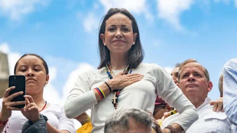 শান্তিতে নোবেল পেলেন ভেনেজুয়েলার বিরোধী নেতা মাচাদো