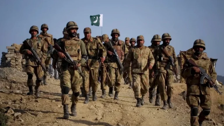 পাকিস্তানে সেনাবাহিনীর ওপর হামলার পর সাঁড়াশি অভিযান, ৩০ সন্ত্রাসী নিহত