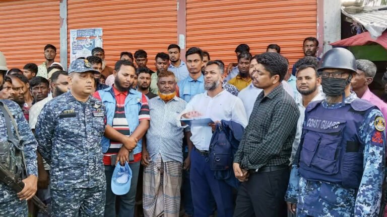 ভোলায় নিষেধাজ্ঞা অমান্য করে ইলিশ শিকার: ৩৭ জেলে আটক, জব্দ ৩৫ হাজার মিটার জাল ও ৫ ট্রলার