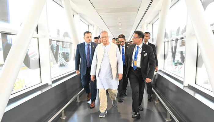 বিশ্ব খাদ্য ফোরামে যোগ দিতে রোমে পৌঁছেছেন প্রধান উপদেষ্টা