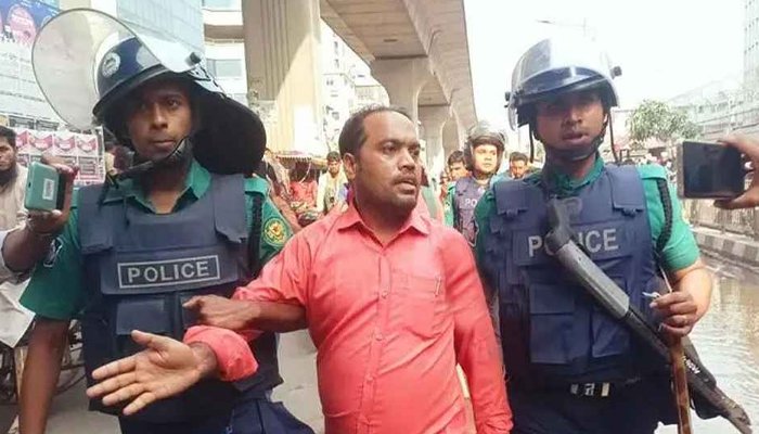 আন্দোলনরত শিক্ষকদের আটক হওয়া ৬ জনকে মুক্তি দিয়েছে পুলিশ