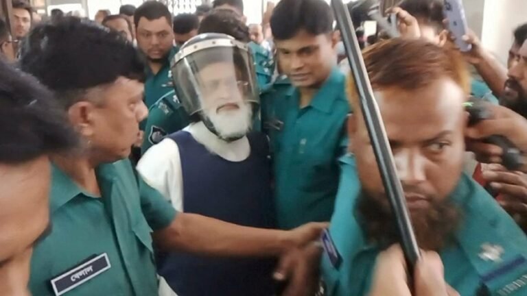 ব্যবসা প্রতিষ্ঠান দখল মামলায় সাবেক সংসদ সদস্য হাজী সেলিমকে গ্রেপ্তারের নির্দেশ