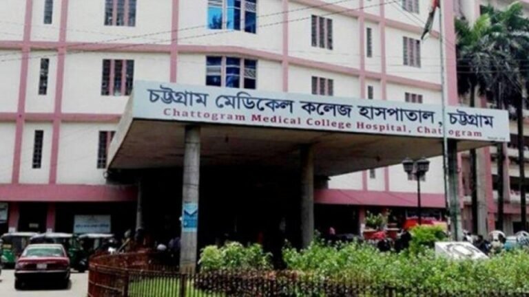 চট্টগ্রাম মেডিকেলে এসি বিস্ফোরণে ৩ শ্রমিক দগ্ধ