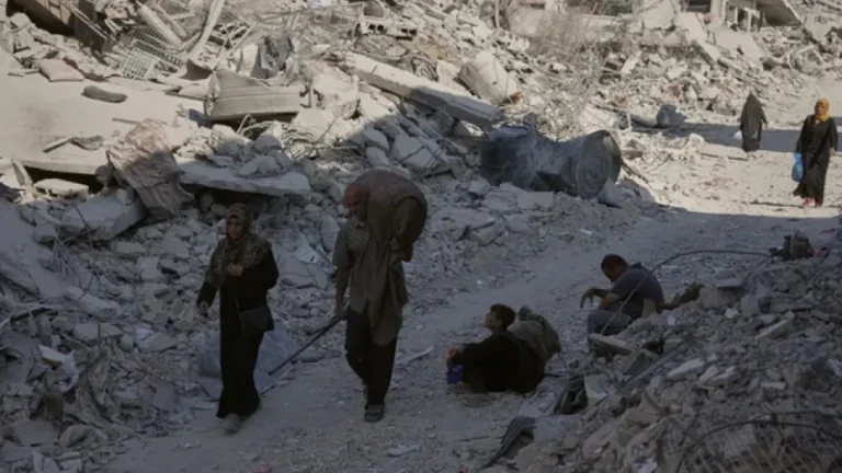 গাজায় যুদ্ধবিরতি লঙ্ঘন, ইসরায়েলি হামলায় একই পরিবারের ১১ সদস্য নিহত 