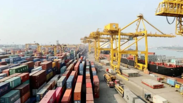 প্রাইমমুভার ও সিঅ্যান্ডএফ শ্রমিকদের কর্মবিরতিতে অচল চট্টগ্রাম বন্দর