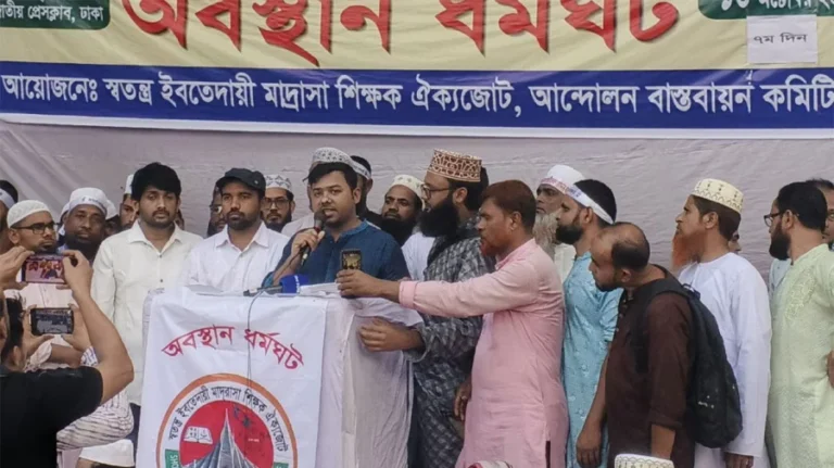 ‘শাপলা প্রতীক না দিলে ইসি পালানোর জায়গা পাবে না’: সরোয়ার তুষার