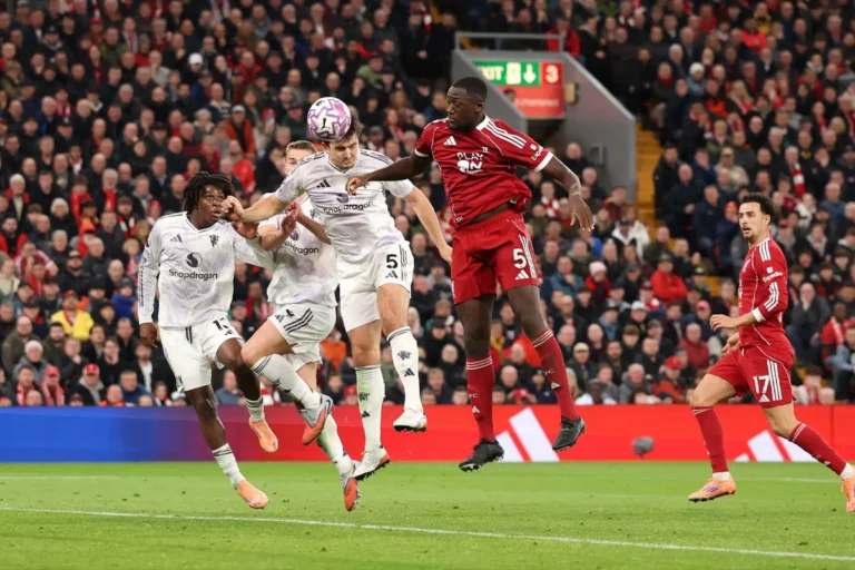 ঘরের মাঠে লিভারপুলকে হারাল ম্যানচেস্টার ইউনাইটেড