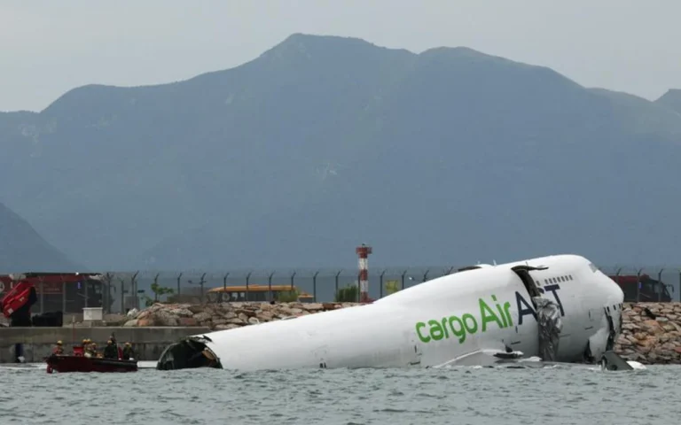 হংকং বিমানবন্দরে ভয়াবহ দুর্ঘটনা,  নিহত ২