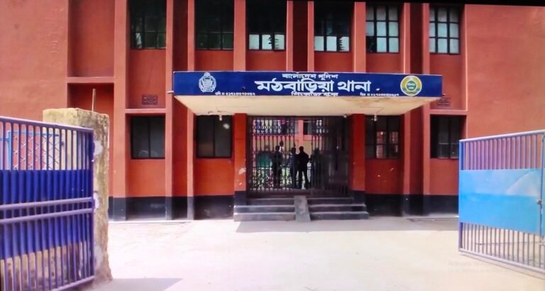 মঠবাড়িয়ায় পাওনা টাকা চাওয়ায় চা-দোকানিকে কুপিয়ে হত্যা, আটক ৩