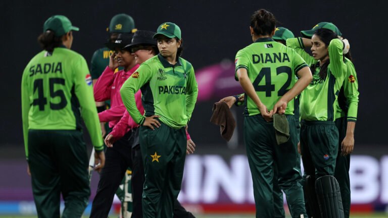 প্রোটিয়াদের কাছে হেরে বিশ্বকাপ থেকে ছিটকে গেল পাকিস্তান