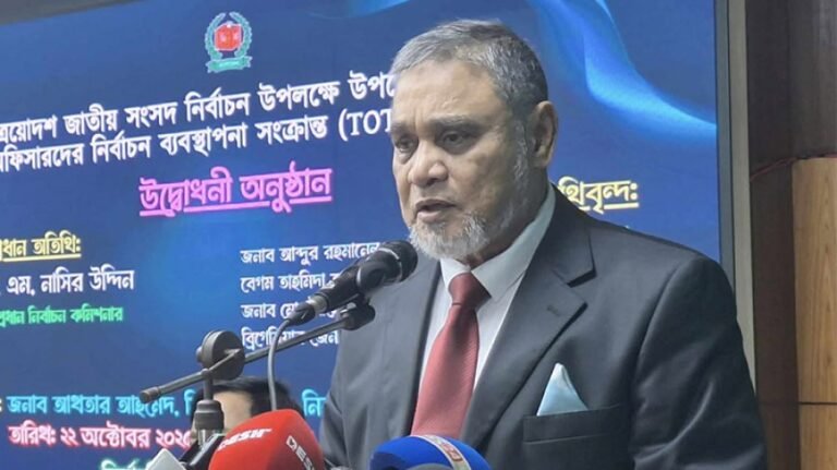 চাপের কাছে নতি স্বীকার নয়, আইন অনুযায়ী দায়িত্ব পালন করতে হবে: সিইসি