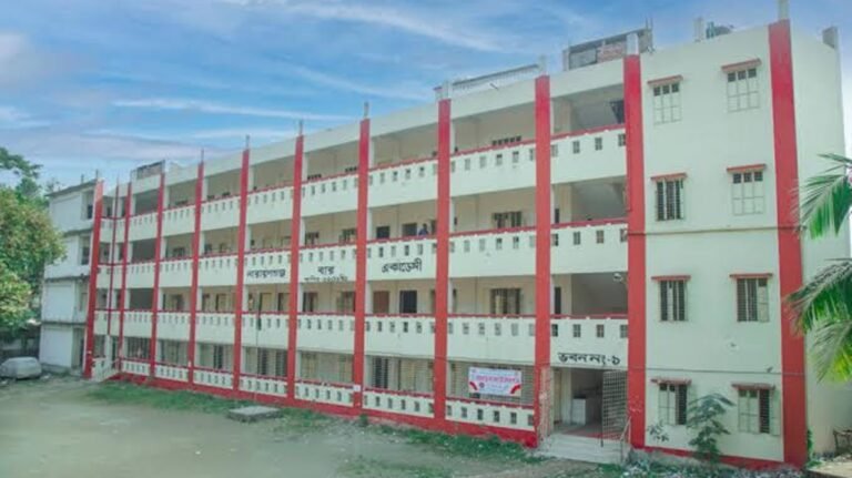 নারায়ণগঞ্জ বার ভবনের ছাদ থেকে পড়ে ঠিকাদারের মৃত্যু