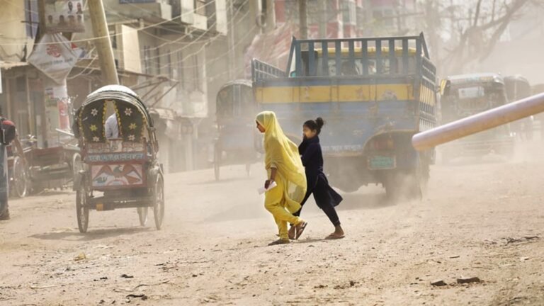 ঢাকার বাতাস আজ ‘অস্বাস্থ্যকর’, দূষিত শহরের তালিকায় ষষ্ঠ