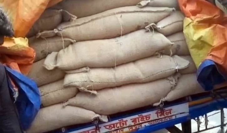 খাদ্য বান্ধব কর্মসূচির ৫ টন চাল কালোবাজারে পাচারকালে আটক