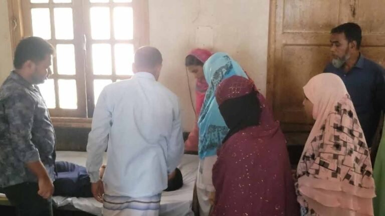 পাবনায় ট্রাকচাপায় দুই স্কুল শিক্ষার্থীসহ নিহত ৩