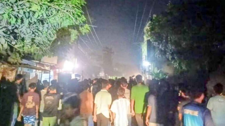 তুচ্ছ ঘটনাকে কেন্দ্র করে সাভারে ড্যাফোডিল-সিটি ইউনিভার্সিটির শিক্ষার্থীদের সংঘর্ষ