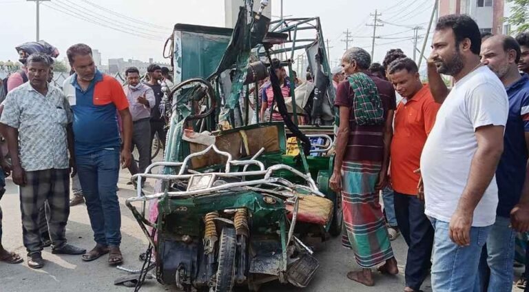 জামালপুরে কাভার্ডভ্যান চাপায় ইজিবাইকের ৪ যাত্রী নিহত, আহত ৬