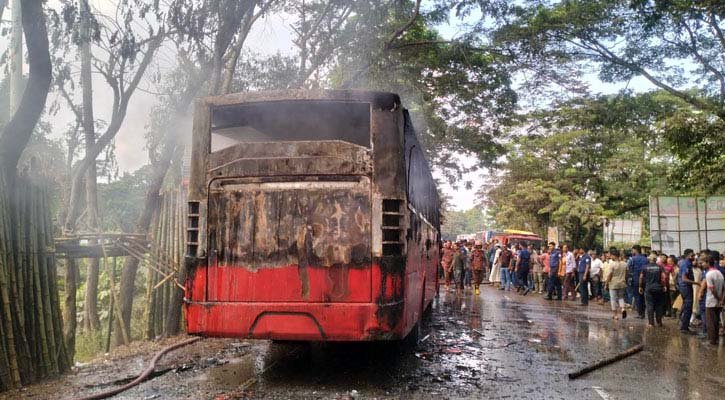  উজিরপুরে চলন্ত বিআরটিসি বাসে অগ্নিকাণ্ড, অল্পের জন্য রক্ষা পেলেন যাত্রীরা