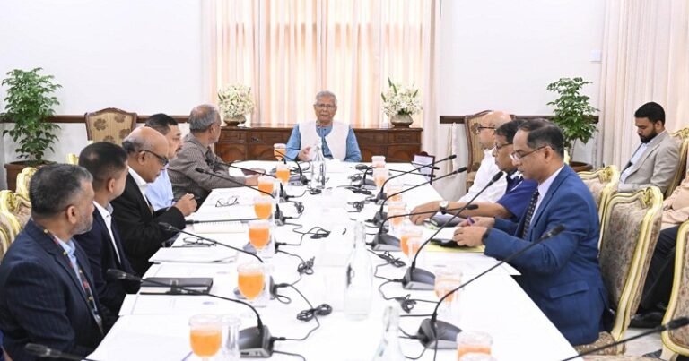 নির্বাচনে স্বচ্ছতা নিশ্চিতে বডি-অন-ক্যামেরা কেনার নির্দেশ প্রধান উপদেষ্টার