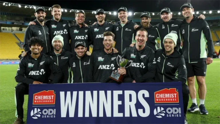 ব্যাটিং ব্যর্থতায় ধরাশায়ী ইংল্যান্ড; হোয়াইটওয়াশ করল নিউজিল্যান্ড